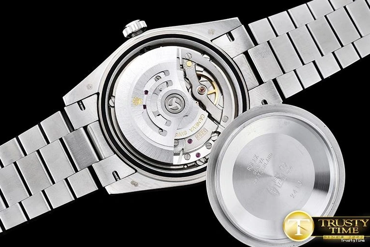 0213 RDD0207F – DayDate Compact 677